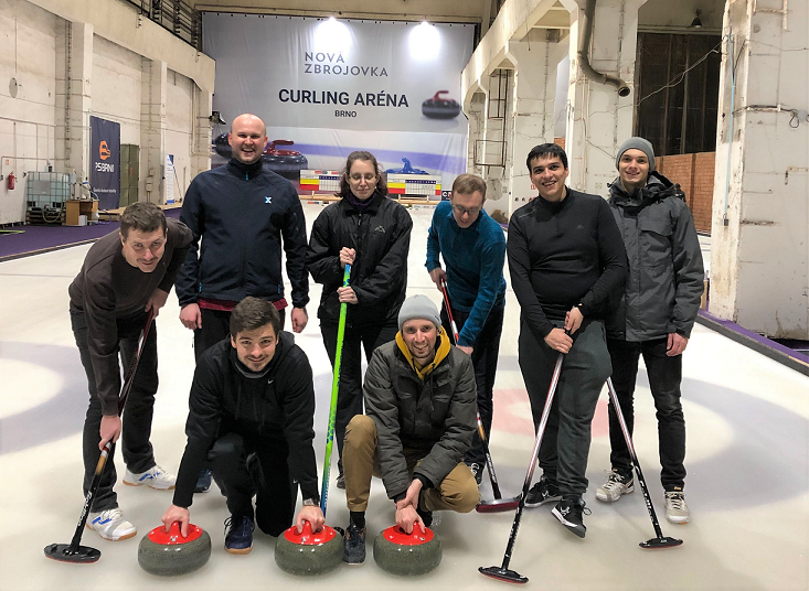 Team building na curlingu.png